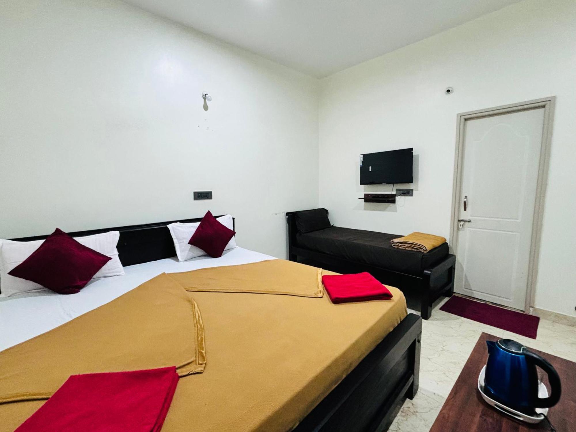 Sri Siri Lodge And Hotel Chikmagalūr Eksteriør bilde