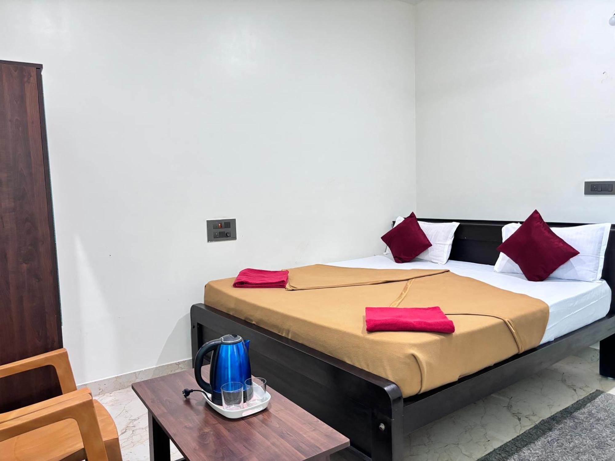 Sri Siri Lodge And Hotel Chikmagalūr Eksteriør bilde