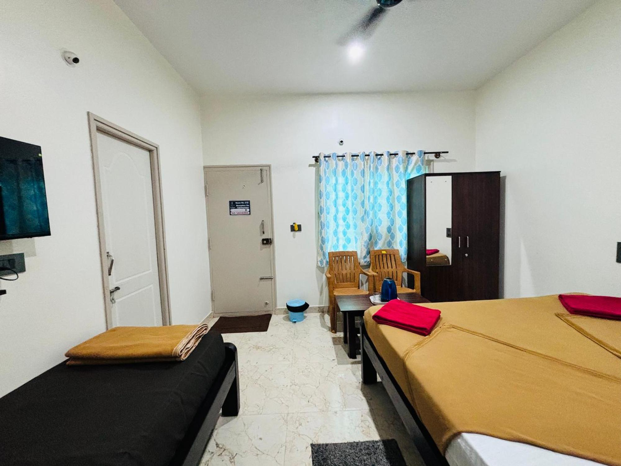 Sri Siri Lodge And Hotel Chikmagalūr Eksteriør bilde