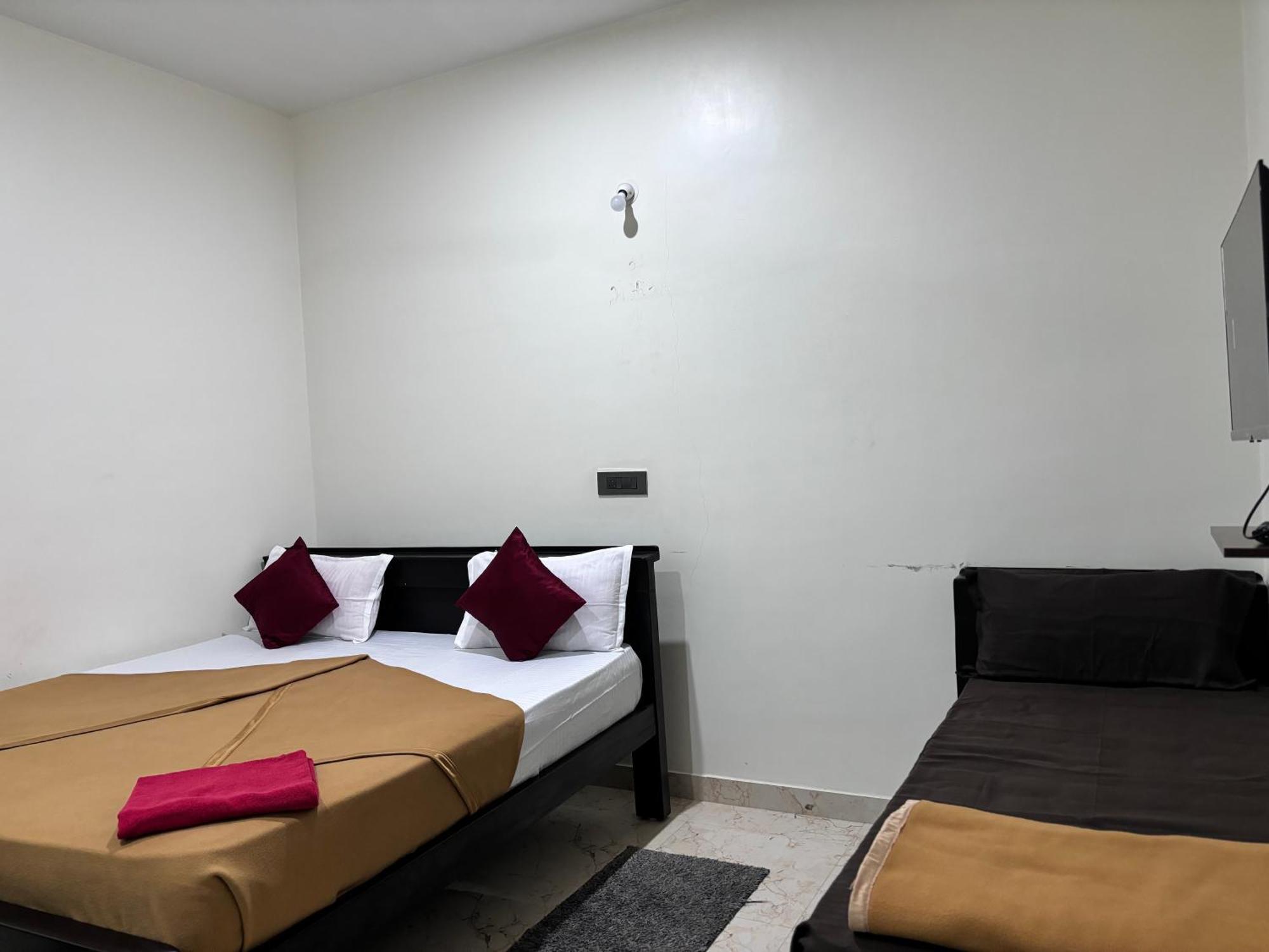Sri Siri Lodge And Hotel Chikmagalūr Eksteriør bilde