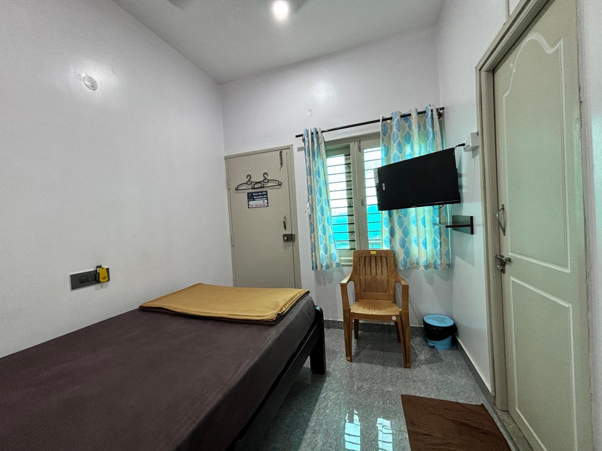 Sri Siri Lodge And Hotel Chikmagalūr Eksteriør bilde